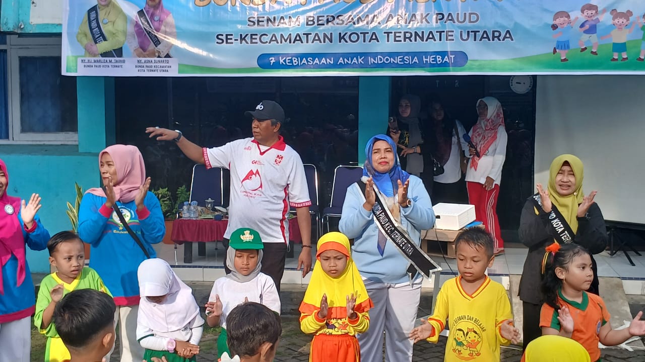 BUNDA PAUD MENYAPA. Senam bersama Anak PAUD Se Kecamatan Kota Ternate Utara